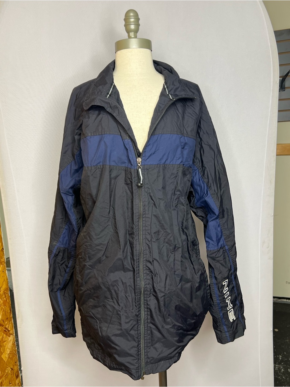 Nike Woman or men Black & Navy Windbreaker Jacket